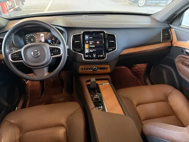 Volvo XC90 — Фото автомобиля 8