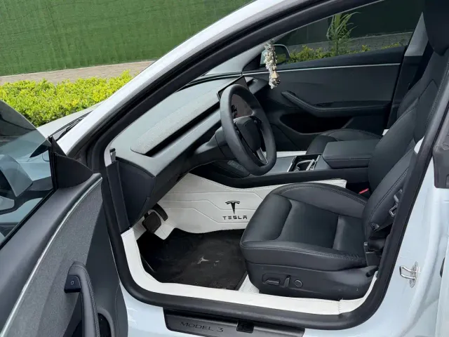 Tesla Model 3 — Фото автомобиля 13