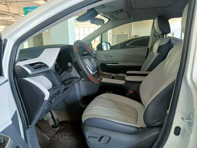 Toyota Sienna — Фото автомобиля 11