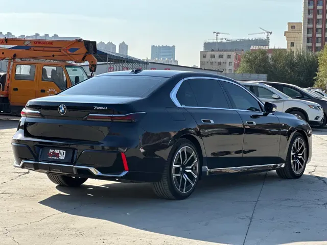BMW 7 Series — Фото автомобиля 7