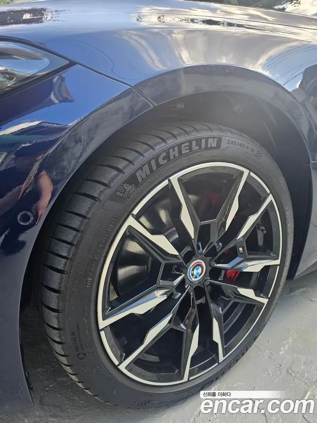 BMW i4 — Фото автомобиля 5