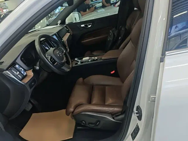 Volvo XC60 — Фото автомобиля 14
