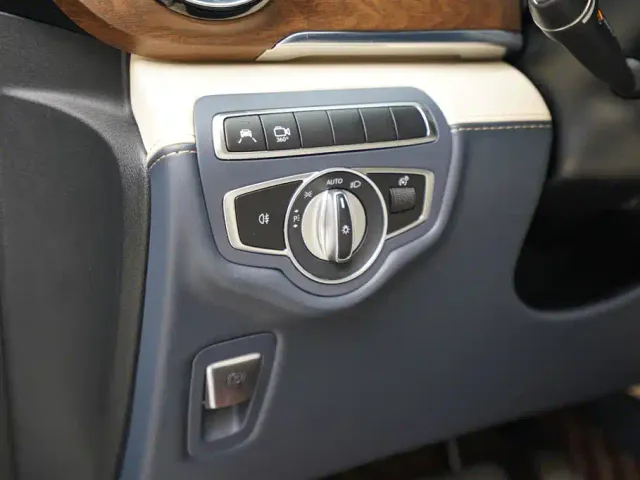 Mercedes-Benz V-Class — Фото автомобиля 6