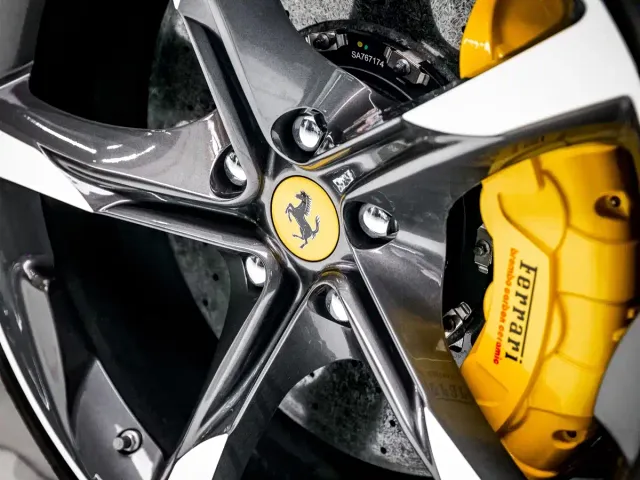 Ferrari SF90 — Фото автомобиля 8