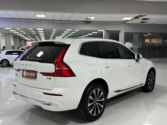 Volvo XC60 — Фото автомобиля 9