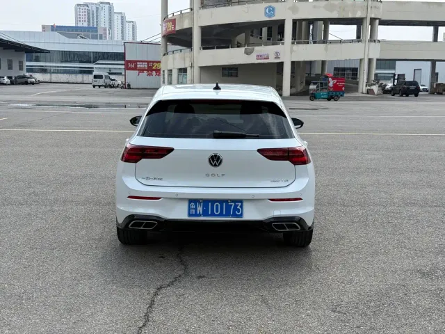 Volkswagen Golf — Фото автомобиля 11
