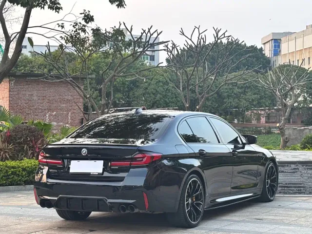 BMW 5 Series — Фото автомобиля 9