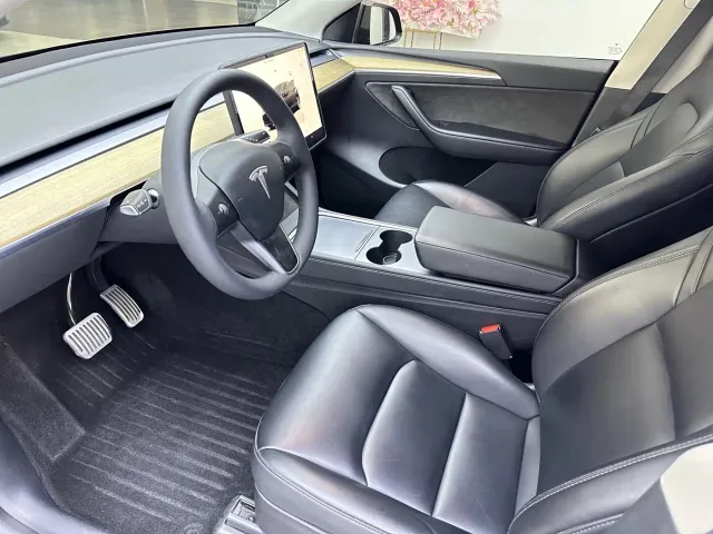 Tesla Model Y — Фото автомобиля 13