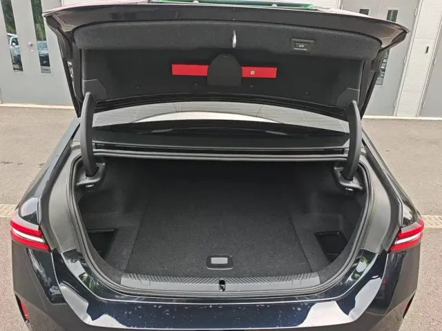 BMW i5 — Фото автомобиля 9