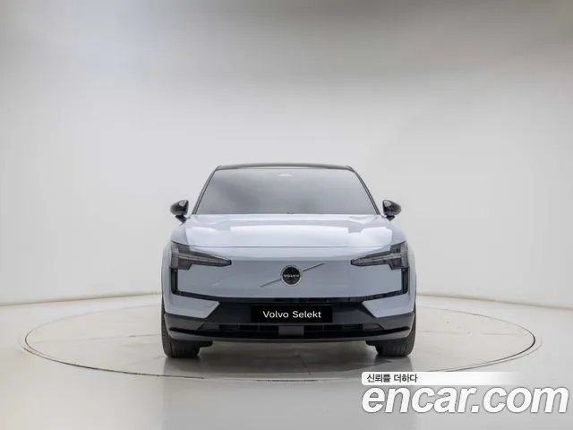 Volvo EX30 — Фото автомобиля 2