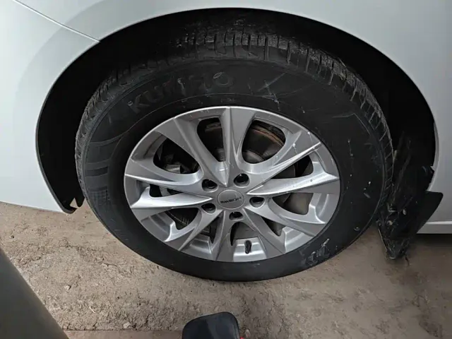 Roewe i5 — Фото автомобиля 22