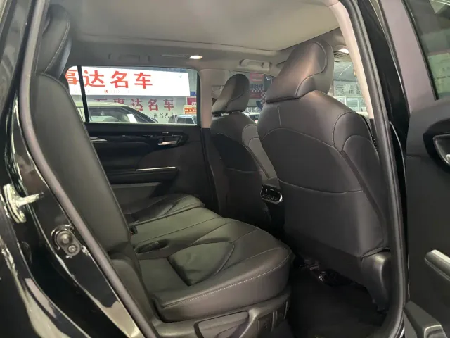 Toyota Highlander — Фото автомобиля 6