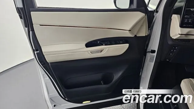 Lexus LM — Фото автомобиля 20