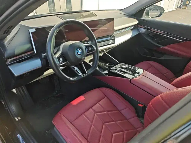 BMW i5 — Фото автомобиля 12