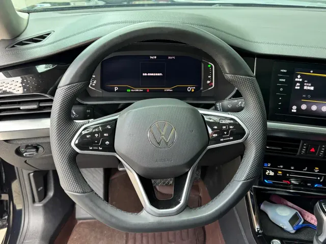 Volkswagen Passat — Фото автомобиля 18