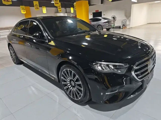 Mercedes-Benz E-Class — Фото автомобиля 3