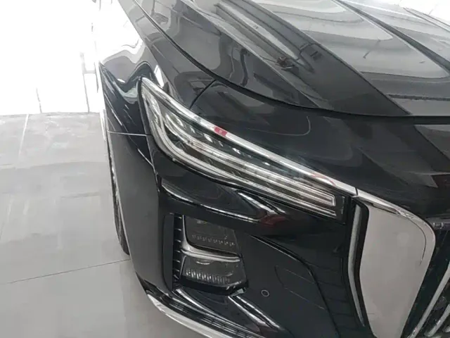 Hongqi H5 — Фото автомобиля 10