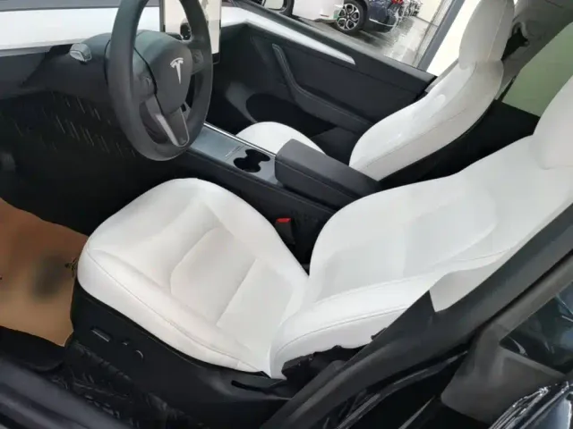 Tesla Model Y — Фото автомобиля 14