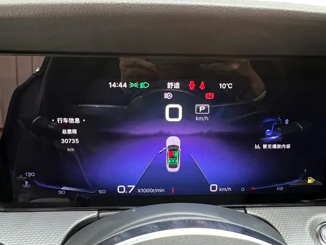 Hongqi H5 — Фото автомобиля 10