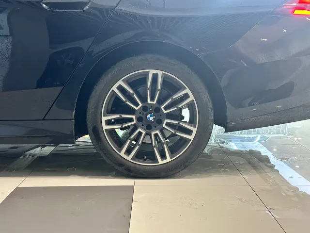 BMW 5 Series — Фото автомобиля 18