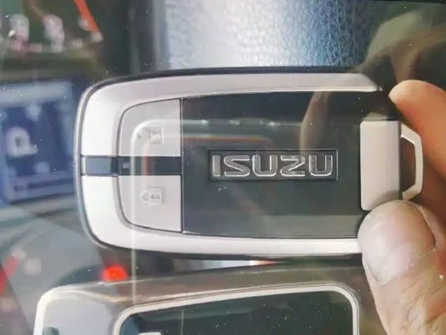 Isuzu mu-X Ranger — Фото автомобиля 10