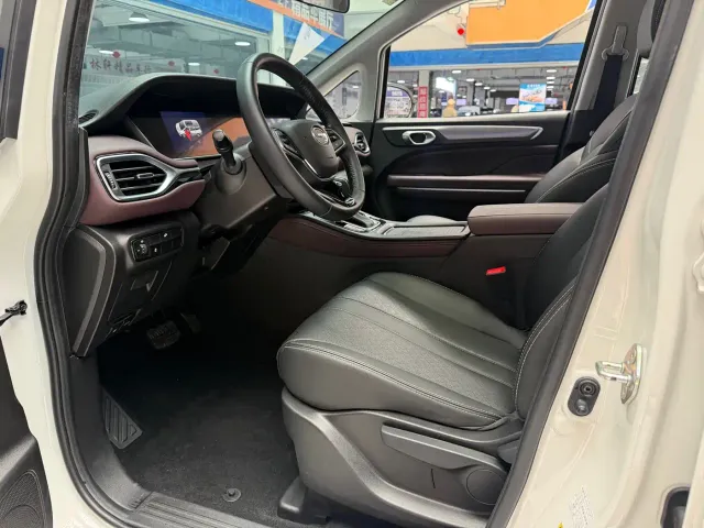 GAC Trumpchi M6 — Фото автомобиля 7