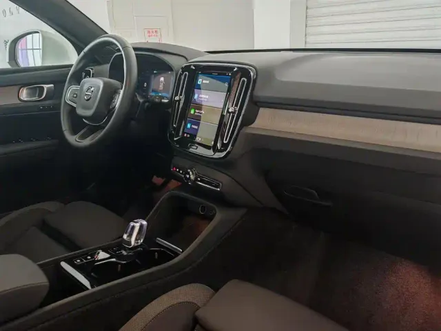 Volvo XC40 — Фото автомобиля 24