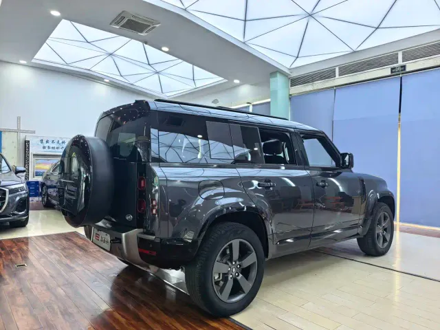 Land Rover Defender — Фото автомобиля 15
