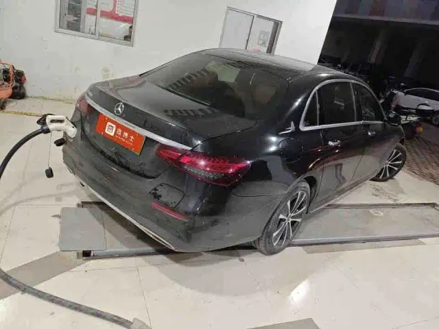 Mercedes-Benz E-Class — Фото автомобиля 6