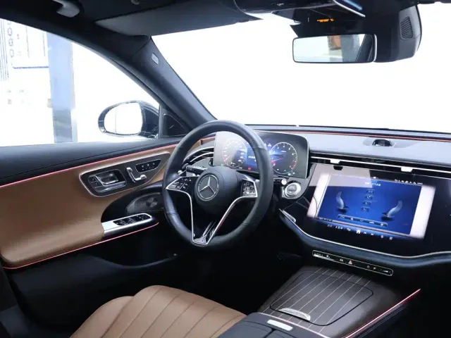 Mercedes-Benz E-Class — Фото автомобиля 14