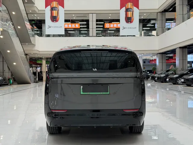 Li Auto MEGA — Фото автомобиля 6