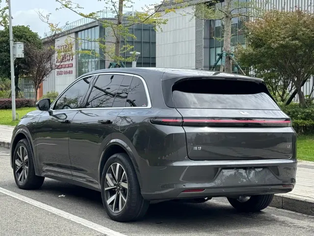 Li Auto L7 — Фото автомобиля 5