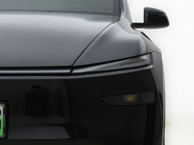 Tesla Model Y L — Фото автомобиля 11