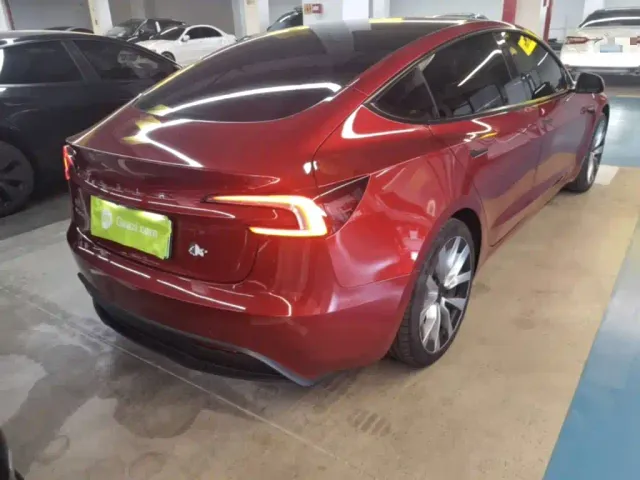 Tesla Model 3 — Фото автомобиля 6