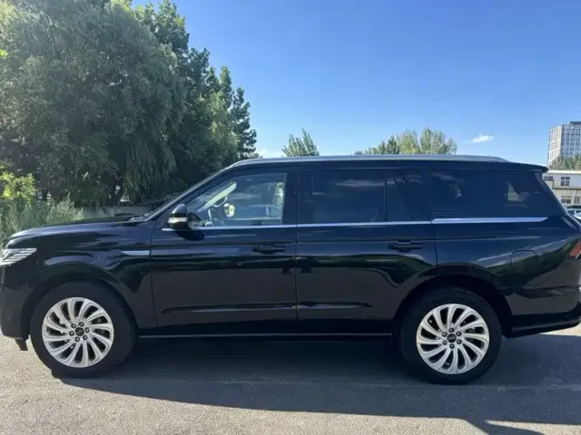Lincoln Navigator — Фото автомобиля 5