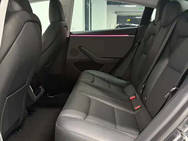 Tesla Model 3 — Фото автомобиля 10