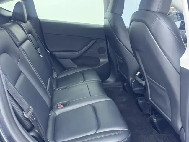 Tesla Model Y — Фото автомобиля 15