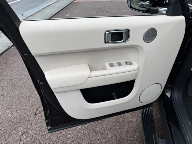Li Auto L9 — Фото автомобиля 6