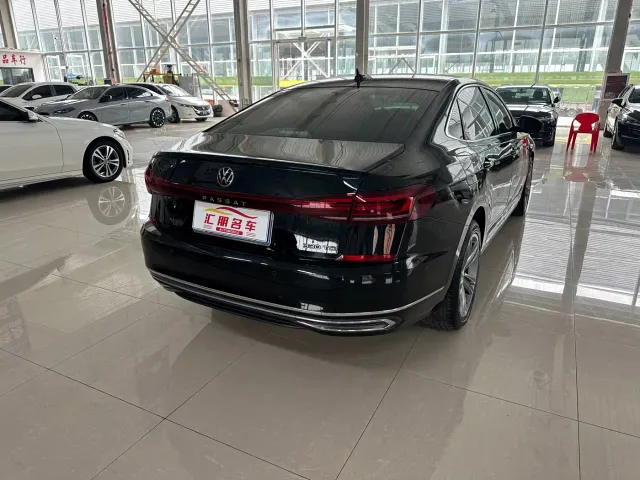 Volkswagen Passat — Фото автомобиля 17