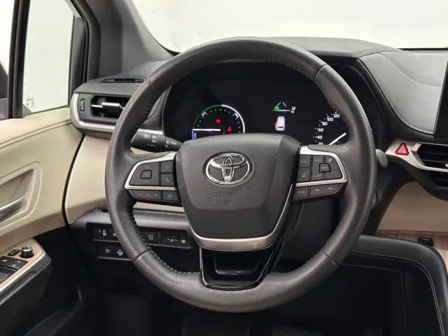 Toyota Sienna — Фото автомобиля 12