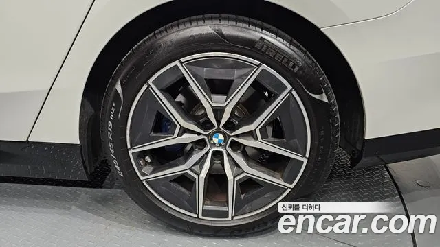 BMW 5 Series G60 — Фото автомобиля 6