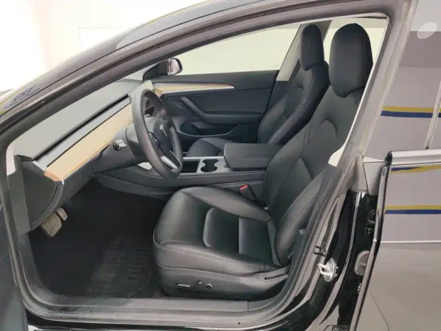 Tesla Model 3 — Фото автомобиля 9