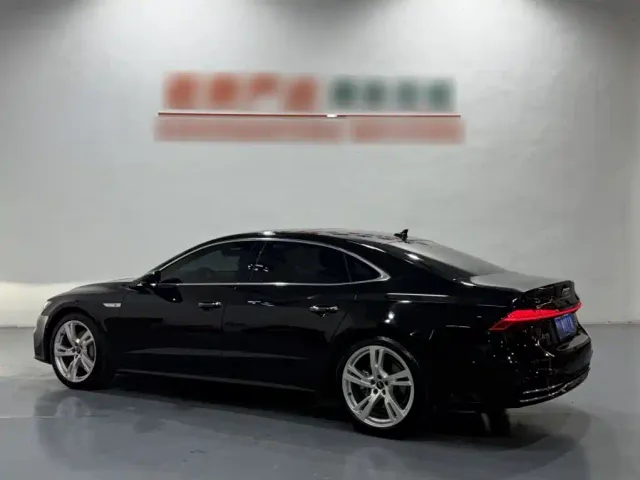 Audi A7L — Фото автомобиля 10