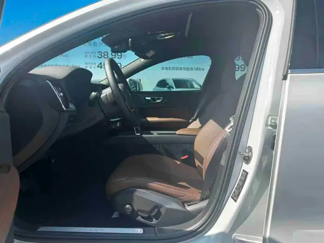 Volvo S60 — Фото автомобиля 4