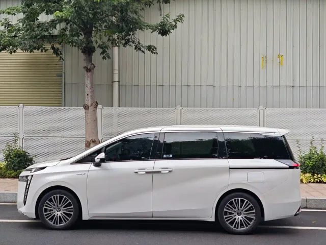 GAC Trumpchi E8 — Фото автомобиля 8
