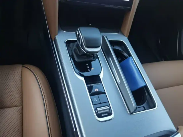 Hongqi HS7 PHEV — Фото автомобиля 13