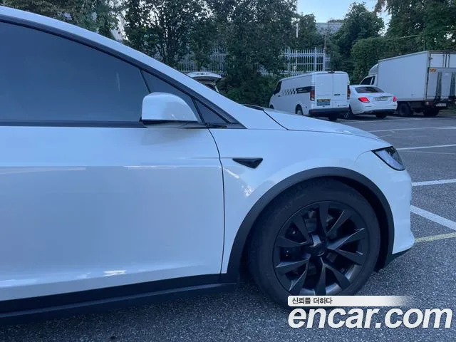 Tesla Model X — Фото автомобиля 8