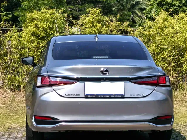 Lexus ES — Фото автомобиля 6
