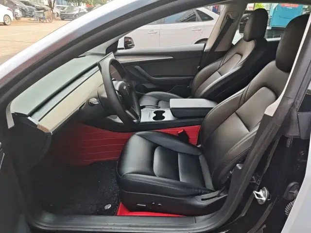 Tesla Model 3 — Фото автомобиля 14
