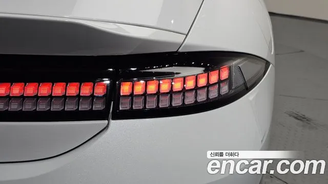 Hyundai Ioniq 6 — Фото автомобиля 8
